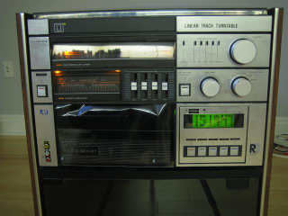 Illustration for article titled '80s Stereo Turned Into a HTPC